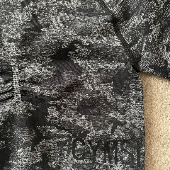 NWT!  GYMSHARK crop top - Picture 2 of 4